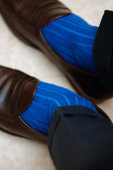 Chaussettes bleu roi en laine super-solide, très résistantes à l'usure et aux frottement, marque Mazarin fabriquées en Italie. Chaussettes mi-mollet (courtes) pour homme, d'épaisseur intermédiaire, chaudes et douces. Pointures : du 39 au 47.
