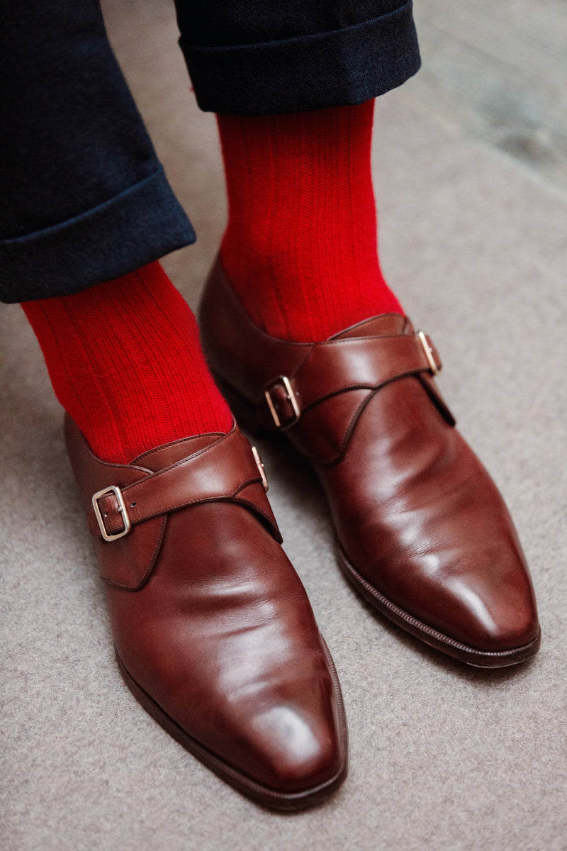 Chaussettes rouges pour homme et femme en 85% cachemire. Modèle mi-bas (chaussettes hautes) de la marque Mazarin. Pointures du 36 au 45. Chaussettes à porter en hiver, épaisses, très moelleuse, chaudes et douces.