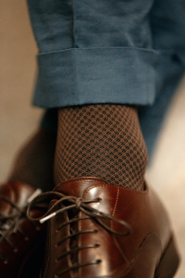 Chaussettes de contention avec deux nuances de marron  en 45% Coton, 46% Polyamide, 9% Élasthanne. Modèle de mi-bas (hautes) pour homme, de la marque Mazarin. Épaisses, élégantes, confortables. Pointures : du 39 au 46