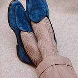 Chaussettes taupe en coton extra-doux lisse sans côtes de la marque Mazarin. Modèle mi-mollet (court) pour homme et femme. Pointures : du 36 au 47.