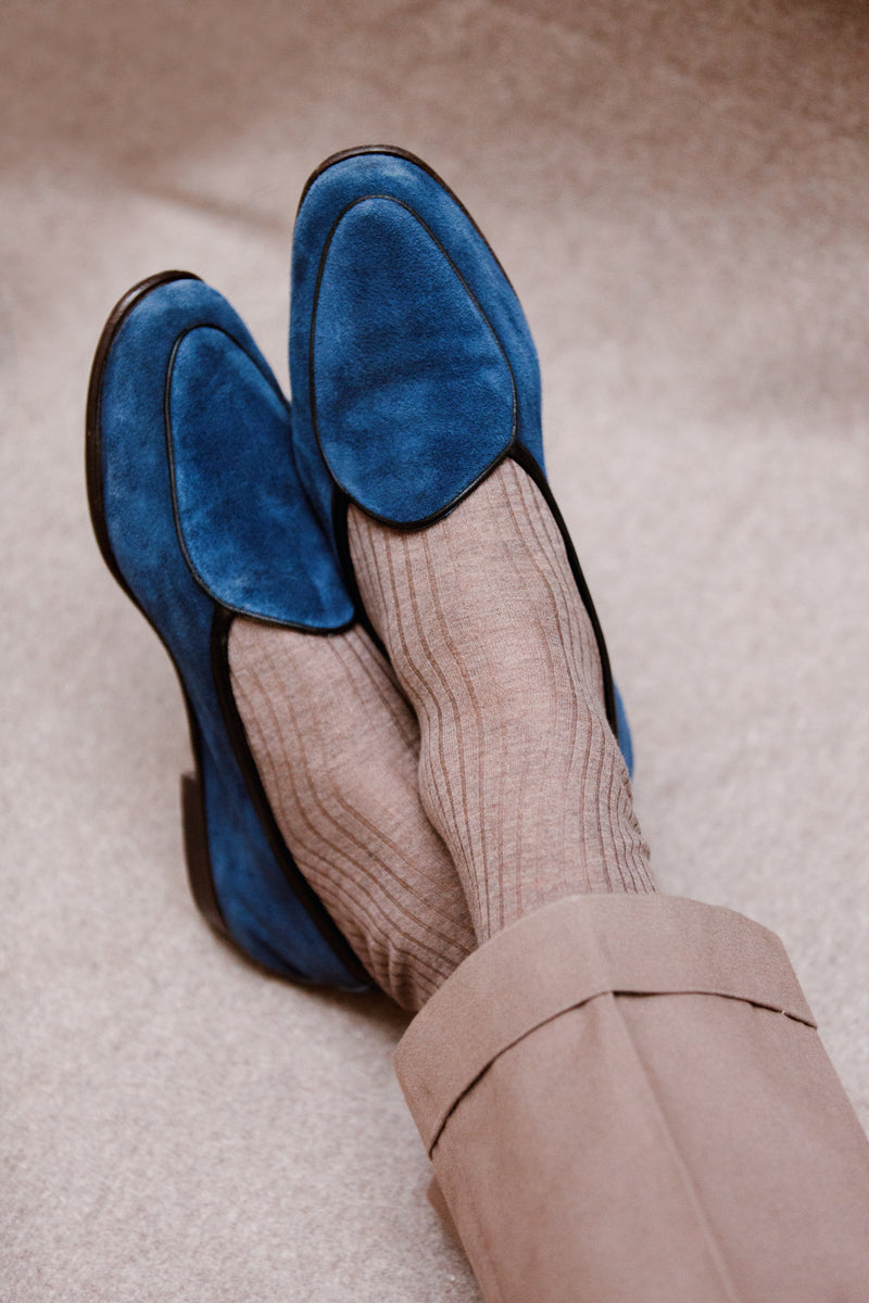 Chaussettes taupe en coton extra-doux lisse sans côtes de la marque Mazarin. Modèle mi-mollet (court) pour homme et femme. Pointures : du 36 au 47.