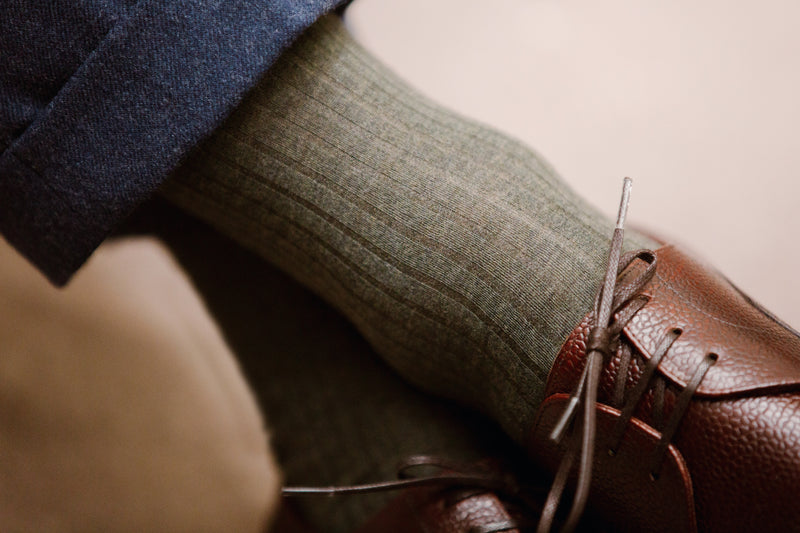 Chaussettes kaki en coton extra-doux de la marque Mazarin, fabriquées en Italie. Modèle mi-mollet (courtes) lisses sans côtes, pour homme et femme. Pointures : du 36 au 47.