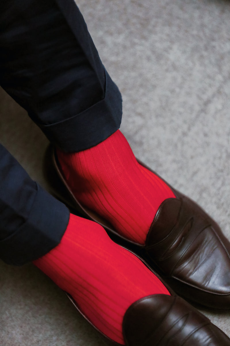 Chaussettes couleur framboise, 100% fil d'Écosse. Modèle pour homme mi-bas (hautes) de chez Mazarin. Douces, souples et légères. Pointures : du 39 au 46
