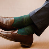 Chaussettes à rayures "transat" de couleur bleu et vert en 100% fil d'Écosse. Modèle de mi-mollet (courtes) pour homme de la marque Mazarin. Fines et légères. Pointures : du 39 au 46