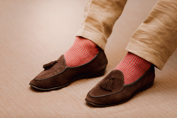 Chaussettes à rayures "transat" rouge et taupe, en 100% fil d'Écosse. Modèle de mi-bas (hautes) pour homme, de la marque Mazarin. Chaussettes douces, durables, confortables. Pointures : du 39 au 46