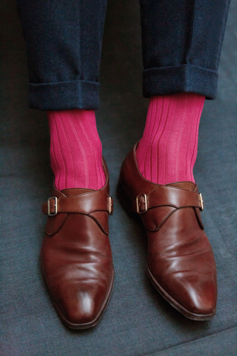 Chaussettes super-solide en fil d'écosse rose de la marque Mazarin, fabriquées en Italie. Modèle mi-mollet (court) pour homme : renforcé en polyamide pour plus de résistance à l'usure, épaisseur intermédiaire, à porter en toute saison. Pointures : du 39 au 47.