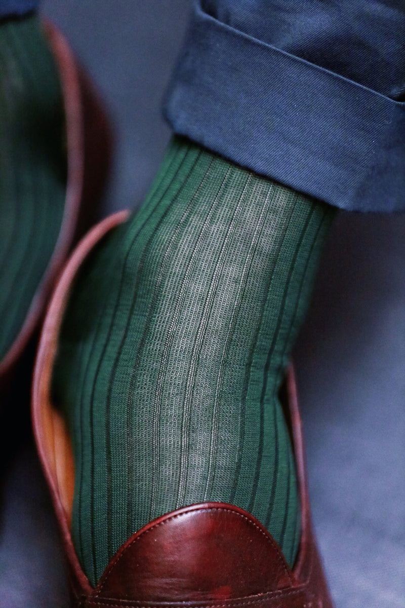 Chaussettes vertes en 100% fil d'écosse de la marque Mazarin. Modèle mi-mollet (courts) fines et légères à porter toute l'année. Fabriquées en Italie, pointures du 39 au 45.