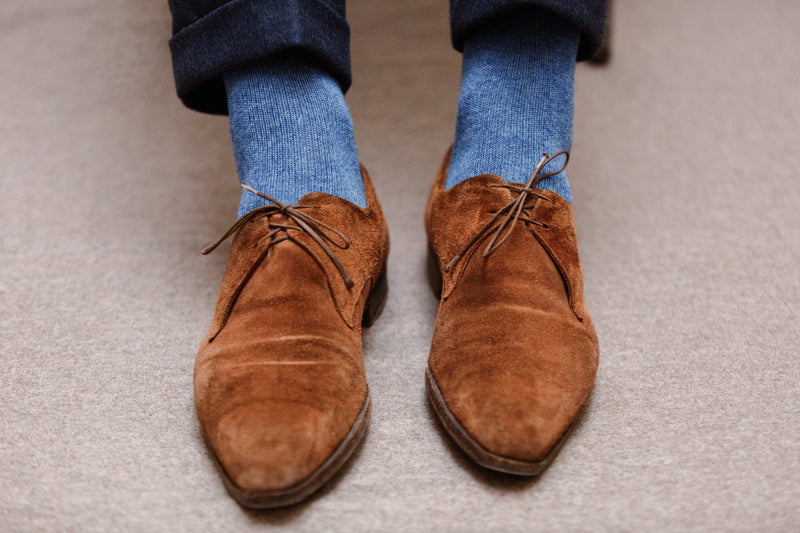 Chaussettes bleu chiné en 100% cachemire de la marque Mazarin. Chaussettes chaudes, douces, aspect lisse et épaisseur intermédiaire. Modèle mi-bas (hautes) pour homme et femme, pointures du 36 au 45.