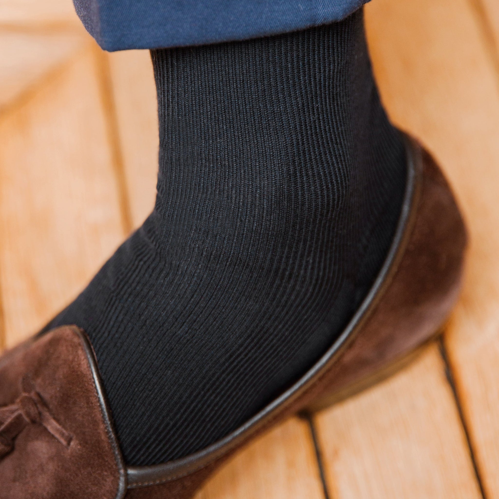 Chaussettes noires en coton bio Mazarin. Modèle mi-mollet (courtes) homme et femme, du 36 au 47. Chaussettes sans bord élastique mais élastique répartit dans toute la longueur, meilleur maintien et confort.