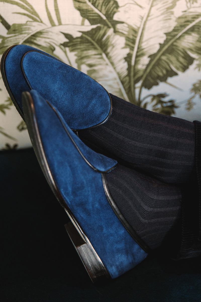Chaussettes bleues en fil d'écosse renforcées de la gamme super-solide de Mazarin. Chaussettes mi-bas (hautes) pour homme très résistantes l'usure et aux frottements grâce au renfort en polyalmide, épaisseur intermédiaire, idéales pour la ville, à porter en toute saison. Pointures : du 39 au 47.