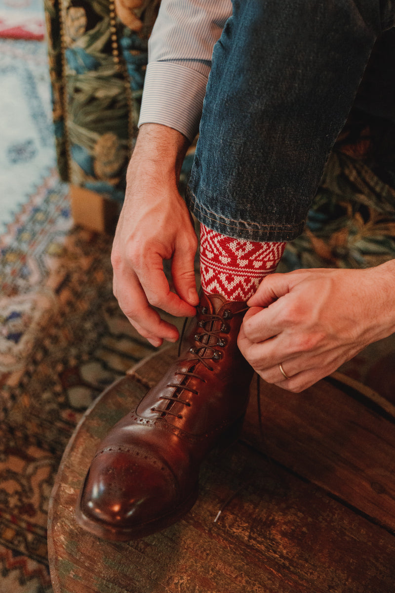 Chaussettes norvégienne rouges Bresciani en 90% laine épaisse, douces, chaudes et moelleuse. Modèle mi-bas (chaussettes hautes) pour homme et femme. Pointures du 36 au 47.