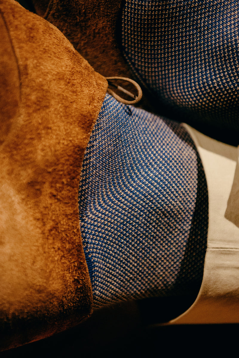 Chaussettes Mazarin motif caviar bleu & sable de la gamme super-solide en fil d'écosse. Chaussettes pour homme mi-bas (hautes), résistantes à l'usure grâce au renfort en polyamide, épaisseur intermédiaire, idéales à porte en toute saison dans des chaussures de ville. Pointues : du 39 au 47.