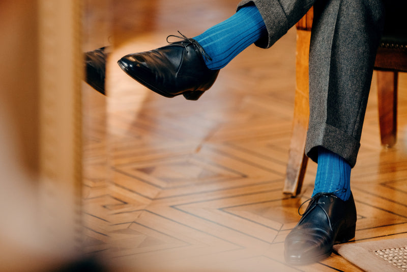 Chaussettes bleu canard en fil d'écosse renforcé en polyamide de la gamme super-solide de Mazarin. Chaussettes mi-bas (hautes) pour homme, très robustes et résistantes à l'usure et aux frottements, d'épaisseur intermédiaire. Chaussettes à porter en toute saison. Pointures : du 39 au 47.