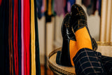 Chaussettes de couleur jaune safran en 72% fil d'Ecosse, 26% polyamide, 2% élasthanne. Modèle de mi-mollet (chaussettes courtes) pour femme, de la marque Daphné. Epaisseur intermédiaire, toucher net. Pointures : du 36 au 41